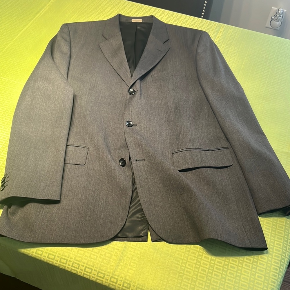 Beautiful grey suit jacket!🖤